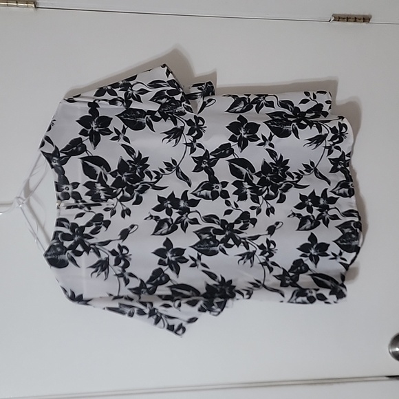 Liz Claiborne Black & White Floral Blouse Size L - Picture 6 of 6